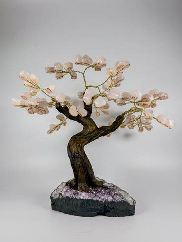 Prachtige rozenkwarts op Amethist Geode – Rozenkwarts Bonsai