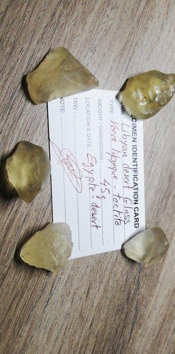 5 TECTITES: Libyan Desert Glass / Zonder reserveringsprijs