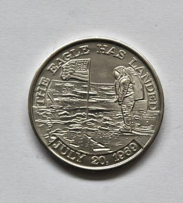 Medal Flown medallion bevat metaal van de ruimtevaartuigen