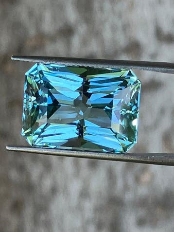 1 pcs Blauw, Groen Aquamarijn - 18.69 ct - Gemological, Handtassen en Accessoires, Nieuw