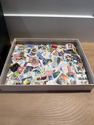 Wereld - Uitzoekpartij van 3 albums met wereldpostzegels
