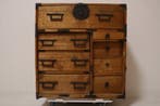 Japanse antieke tansu — Kleine ladekast met acht lades -