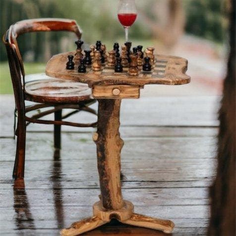 Schaaktafel - van olijfhout, luxueus en uniek, met de hand, Antiek en Kunst, Curiosa en Brocante
