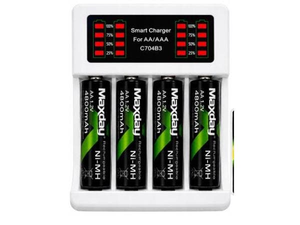Veiling - acculader + 4 aa oplaadbare batterijen, Audio, Tv en Foto, Accu's en Batterijen