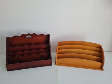 Brievenhouder - 2 vintage houten brievenhouders /