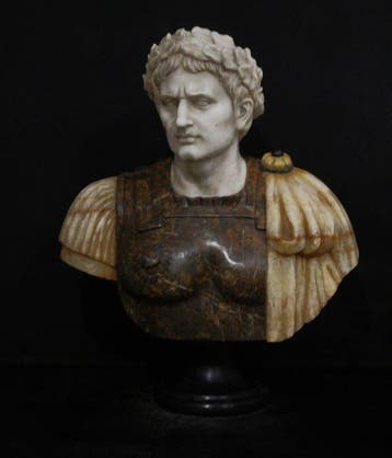 sculptuur, Busto di Imperatore Cesare in Marmi policromi -, Antiek en Kunst, Antiek | Keramiek en Aardewerk