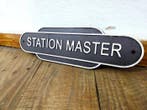 Enseigne publicitaire - Chef de gare - Fonte, Hobby en Vrije tijd, Modeltreinen | Overige schalen, Nieuw