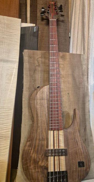 J&A - - 5-snarige elektrische basgitaar - Onbekend - 2025, Muziek en Instrumenten, Nieuw
