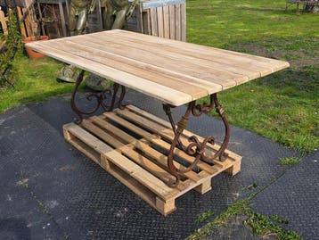 Tafel - Gietijzer - Antiek onderstel met nieuw blad