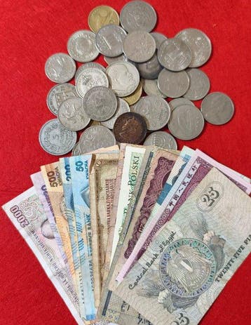 Lot 35 munten uit de hele wereld, plus 14 oude, Postzegels en Munten