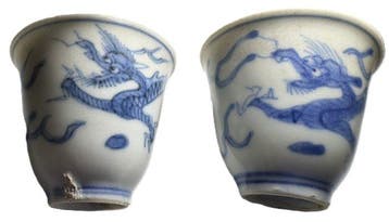 Beker (2) - A Pair of Chinese Transitional Blue and White