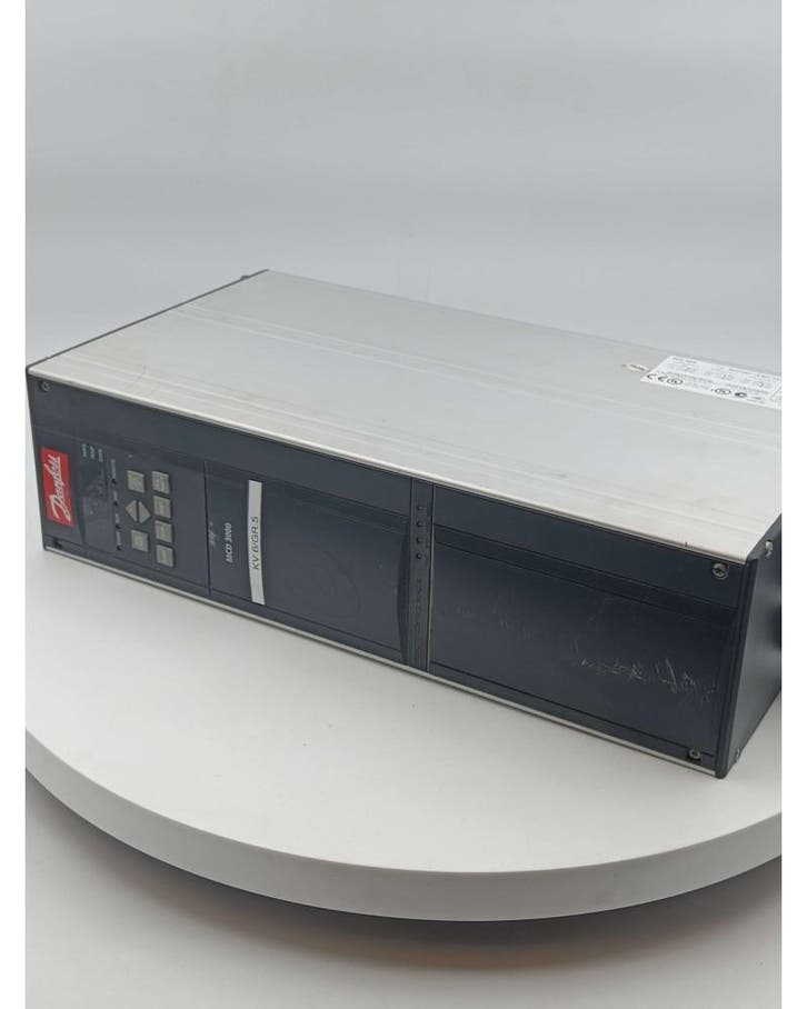 Danfoss softstarter MCD3000 3x200-525V, 50-60Hz, Articles professionnels, Machines & Construction | Travail du bois, Envoi