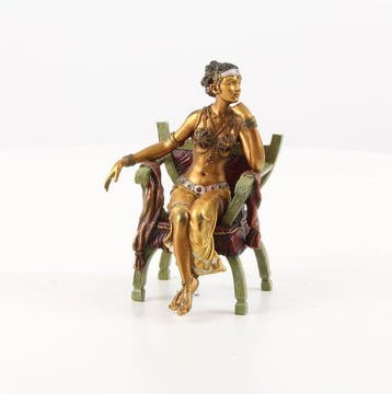 sculptuur, Elegant Seated Belly Dancer – Signed Bronze