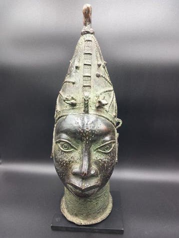 Hoofd van de koningin-moeder in de stijl van Oba - Yoruba -