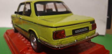 Unknown 1:18 - Voiture miniature - BMW 2002 tii