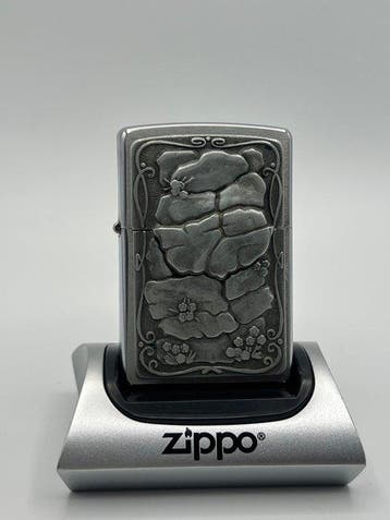Zippo, No Reserve Price - Lizard & Stone Floral Relief 3D