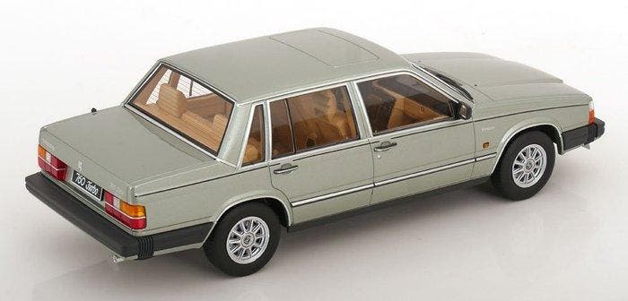 triple9 1:18 - Modelauto - Volvo 760 Limousine - 1985 -, Hobby en Vrije tijd, Modelauto's | 1:5 tot 1:12