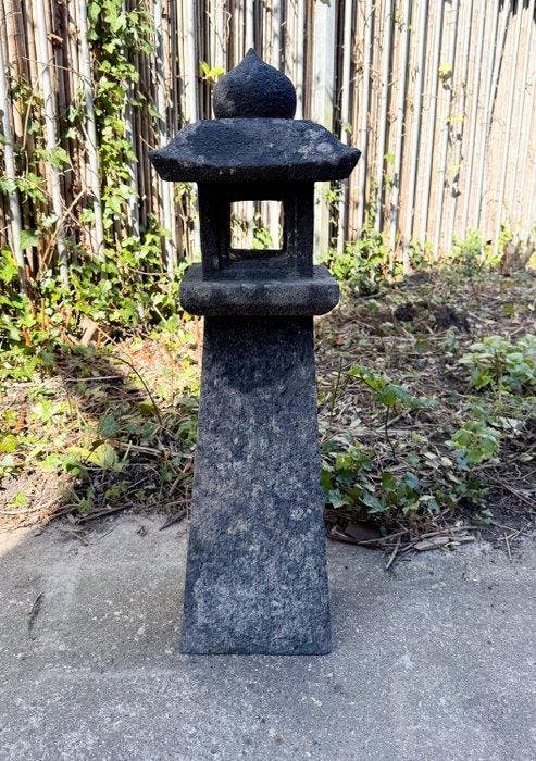 Fukuoka ishi’dôrô  (steenlantaarn voor de tuin) -, Antiek en Kunst, Antiek | Overige Antiek