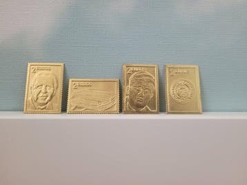 4 timbres en or 24 carats du centenaire du FC Barcelone :