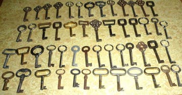 52 alte Schlüssel Key Cle für Möbel Schränke Kommoden - Clé