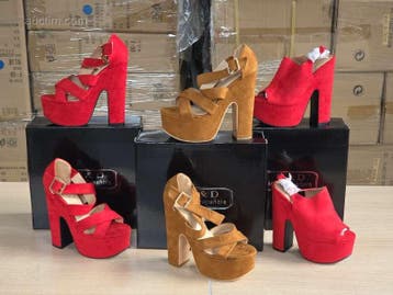 240 (circa) diverse paren dames sandalen H&D, Nieuw