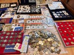 Monde. Collection of coins and banknotes and more (Sans prix