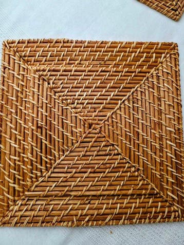 Exklusives 12er-Set quadratische Vintage Rattan-Platzteller