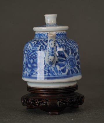 Kangxi (1662-1722) - Theepot - Pioenrozen en chrysanten in