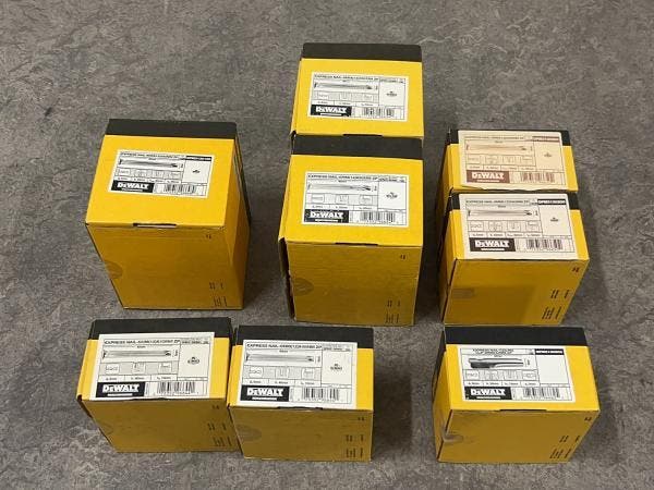 Veiling - DeWalt bevestingsmateriaal set 8-delig, Bricolage & Construction, Quincaillerie & Fixations