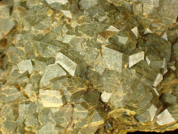 Uitstekende kwaliteit granaat, var. Topazoliet Kristallen op, Verzamelen, Mineralen en Fossielen