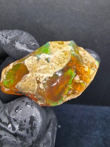 118.35ct Crystal Opal Specimen Ruw- 23.67 g