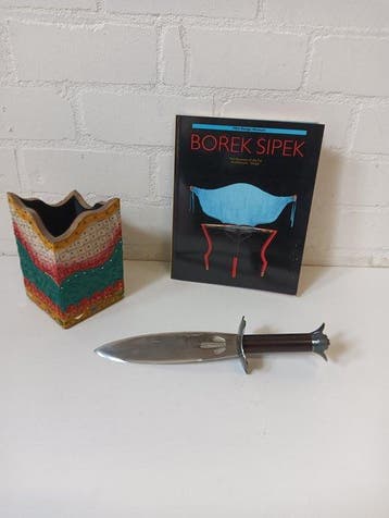 Borek Sipek - Vaas (3) - Hout, Metaal, Papier - Dolk en boek