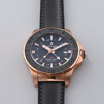ARCAIDO - Primo Bronze GMT - Swiss Made - Sellita SW330, Nieuw