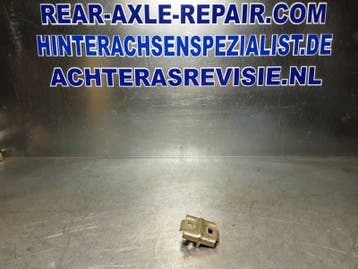 Klem om kofferbakhaak vast te zetten van een Opel Ascona,..., Verzenden, Gebruikt, Opel
