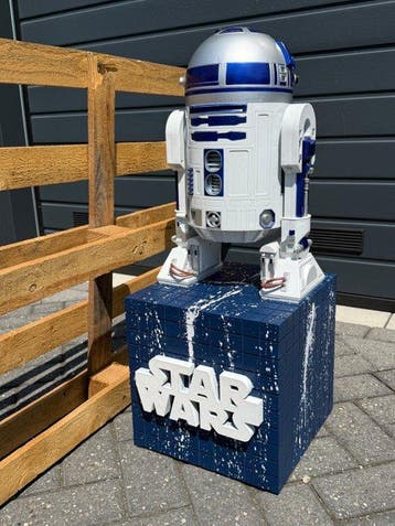 Daluxe Art - 1999 • XXL R2-D2 Star Wars Display