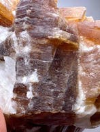 827 carats. Cristal de mica en grappe entièrement terminé