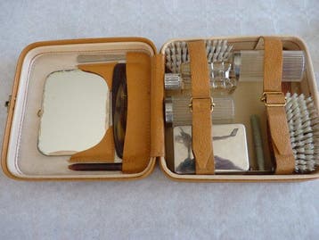 Themacollectie - Drie vintage koffers, waarvan twee