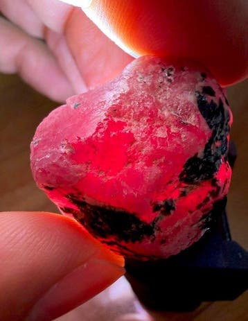 Robijn Ruwe. Prachtige 124,50 Ct. Mozambique Enorme