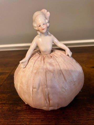 Beeldje - Half-doll pincushions (pair) (2) - Porselein, stof