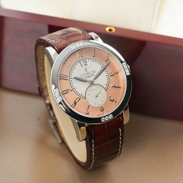 Corum - Classic Grande Date Salmon Dial Diamond Bezel, Handtassen en Accessoires, Horloges | Heren, Nieuw