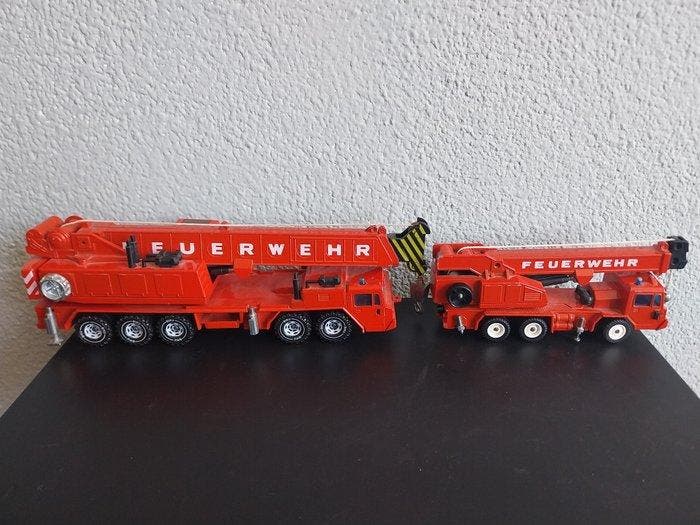 Modelauto - Siku - 2 Brandweer autos, Hobby en Vrije tijd, Modelauto's | 1:5 tot 1:12