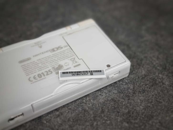 DS Lite Serial Number Sticker, Games en Spelcomputers, Spelcomputers | Nintendo DS, Verzenden