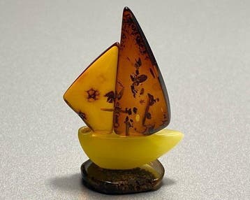 Unieke Baltisch amber jacht-sculptuur – met de hand