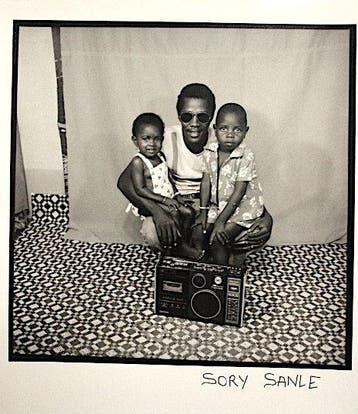 Sanlé Sory (1943–2023) - Père et enfants au Studio - 1975