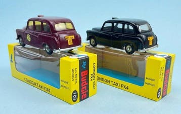 Budgie Toys 1:43 - Modelauto (2) - 703 Pair of Austin FX4, Nieuw