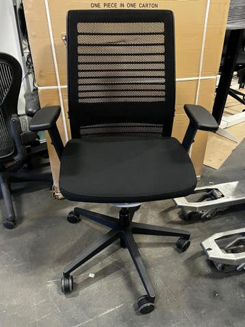Steelcase Think V2 - Nieuwste Model, Huis en Inrichting, Bureaustoelen, Verzenden, Zwart, Zo goed als nieuw, Bureaustoel
