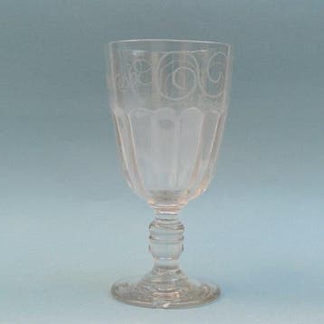 Wijnglas - Een 19e-eeuws Louis Philippe glas met gravure:, Antiek en Kunst