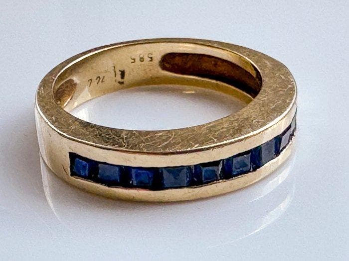 Ring - 14 karaat Geel goud - 0.84ct. tw. Saffier, Handtassen en Accessoires, Ringen