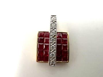 Sans prix de réserve - Pendentif en forme de croix - 18, Handtassen en Accessoires, Antieke sieraden