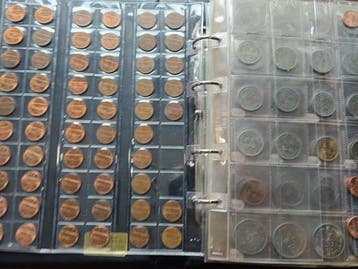 Wereld. 1 x Big Album with veriaus exotic Coins. (Zonder